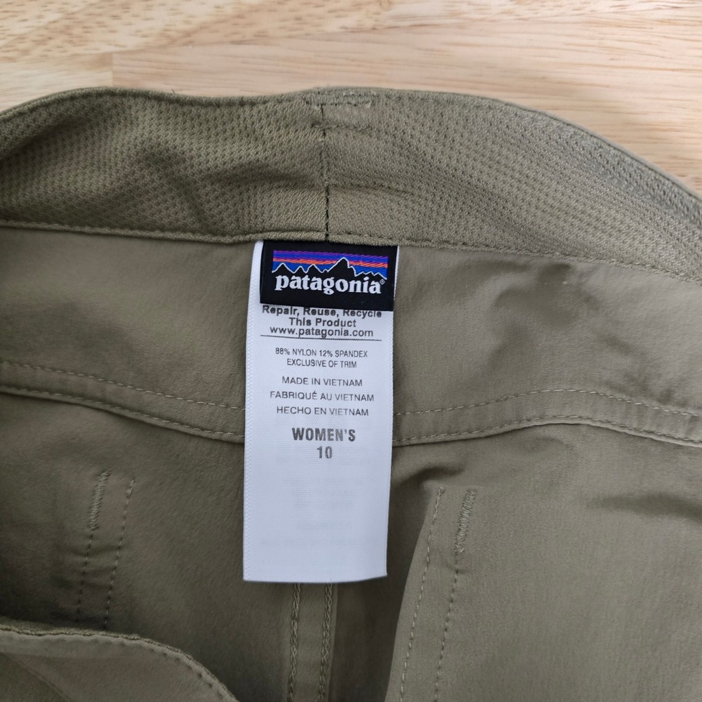 Patagonia Women's Size 10 Khaki Cargo Shorts Outdoor Hiking‎ Casual - Picture 3 of 8